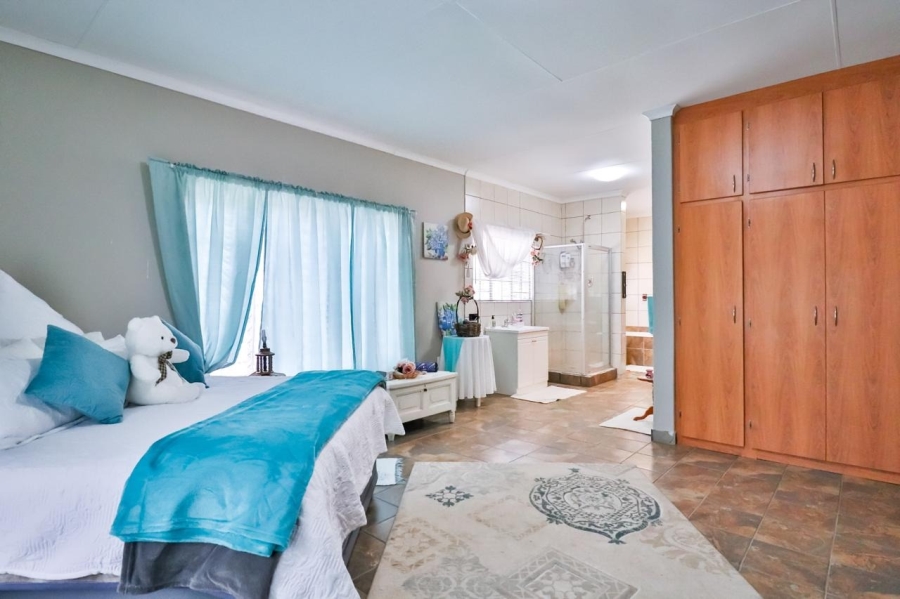 5 Bedroom Property for Sale in Donkerhoek A H North West